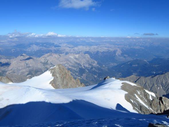 Le plateau du Pelvoux et une vue dégagée vers l’est