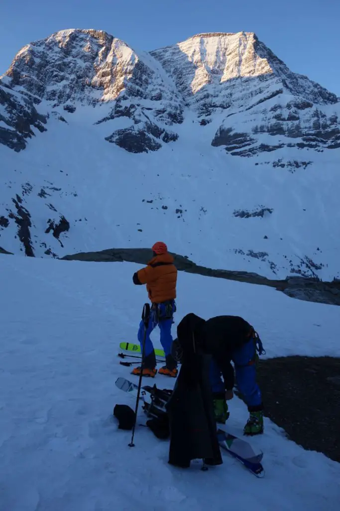 Préparation au ski et alpinisme en montagne l’objectif du jour est en vue