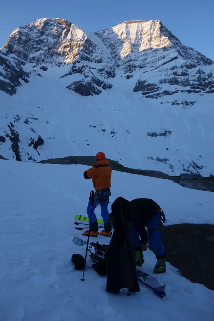 Préparation au ski et alpinisme en montagne l’objectif du jour est en vue Préparation au ski et alpinisme en montagne l’objectif du jour est en vue