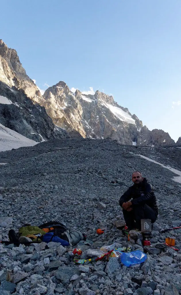 Un beau bivouac sur du caillou !