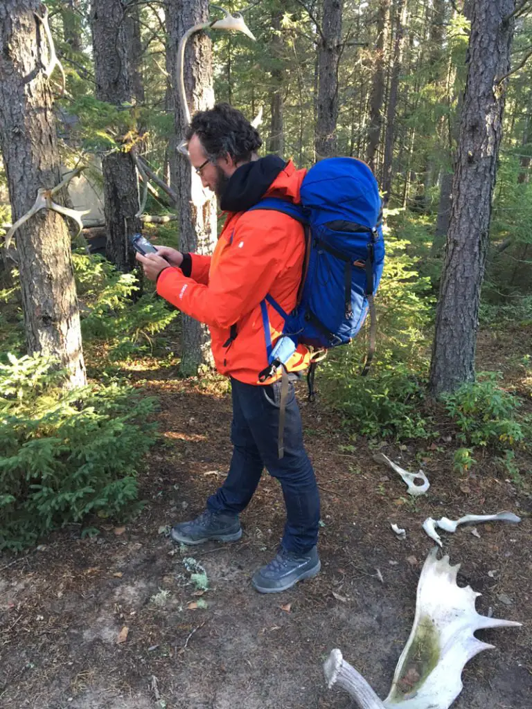 Sylvain BAZIN avec sac a dos en randonnée