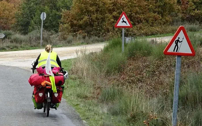 Attention : traversée de pélerins !