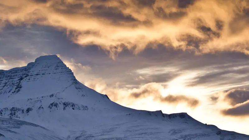 Coucher du soleil a skessuhorn en Islande