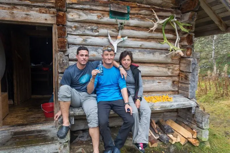 Fred, Sissou et moi devant le refuge de Siulanruoktu