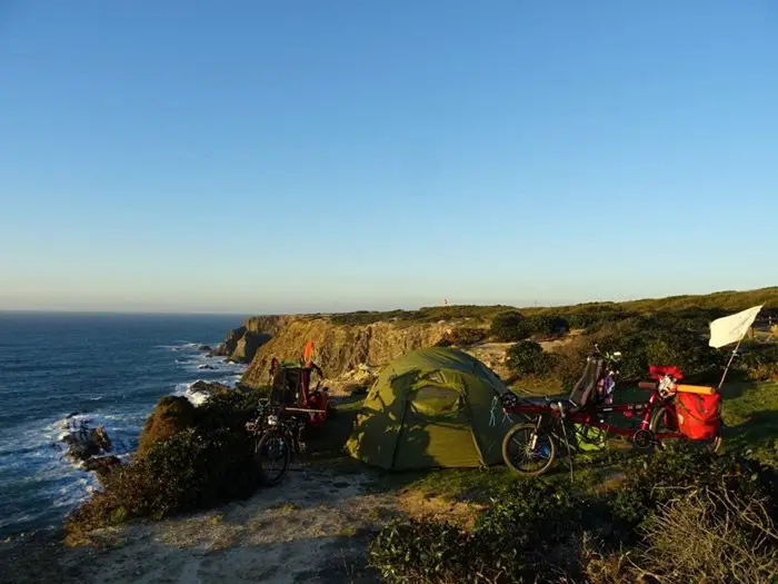 Juste après Cabo Sardao par un chemin de terre : magnifique.