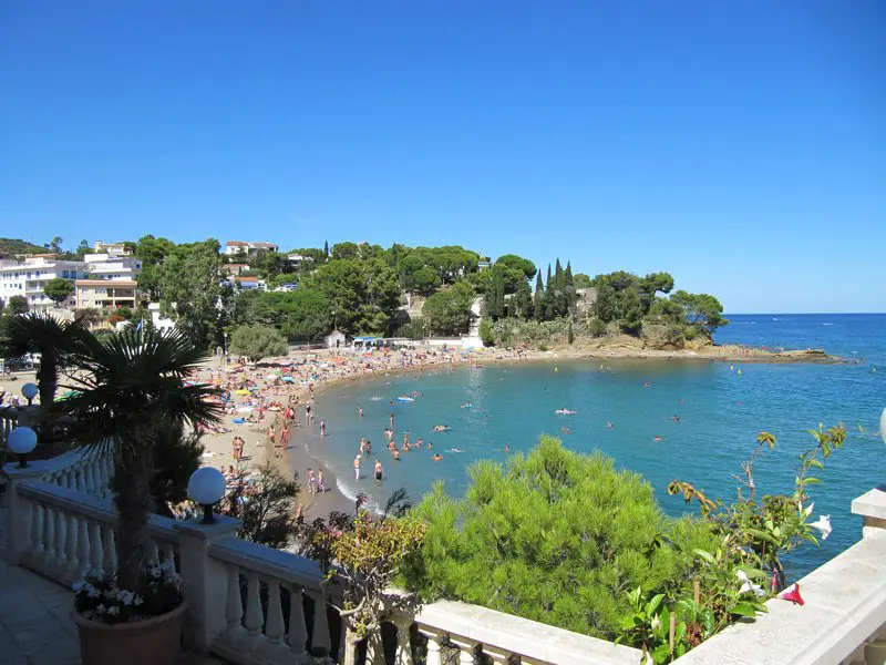 Arrivée à La plage de Grifeu à Llanca pour notre 8eme journée de rando dans les Pyrénées Catalanes