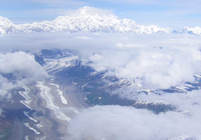 Le Denali et le glacier de Kahiltna vus du sud