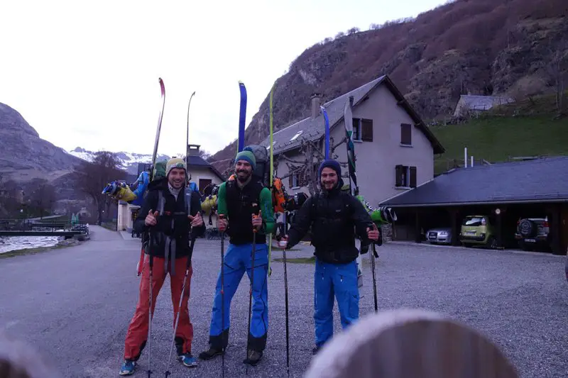 Motivés au départ pour le séjour ski et alpinisme dans les pyrénées