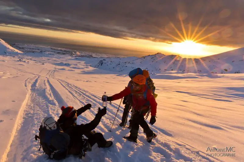 Pause dans la neige a snaefellsjokull