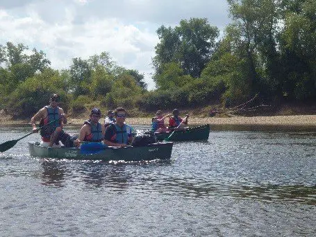 Photo pêle-mêle en canoë en groupe durant la descente de la Loire en canoe