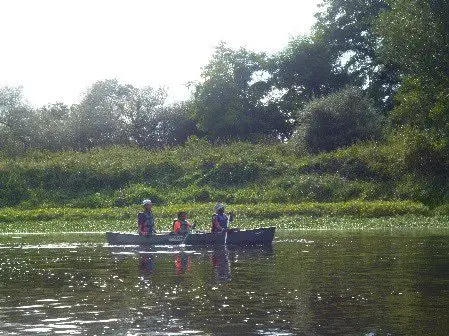 Pêle-mêle du groupe durant la descente de la Loire en canoe Pêle-mêle du groupe durant la descente de la Loire en canoe