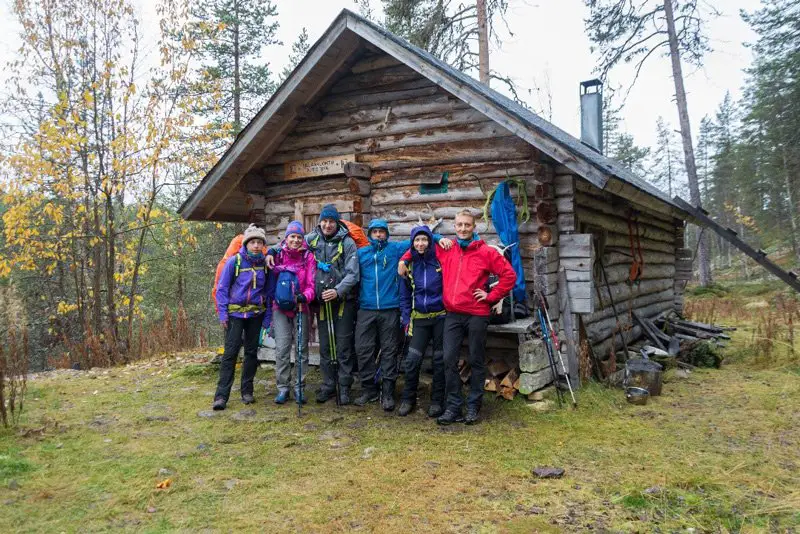 Photo de famille devant le refuge