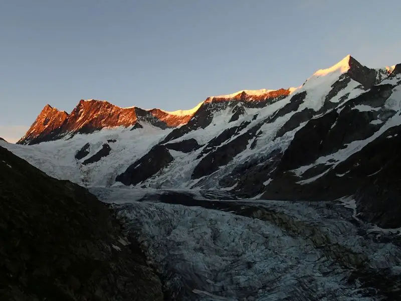 Soleil sur les montagne de Finsteraarhorn