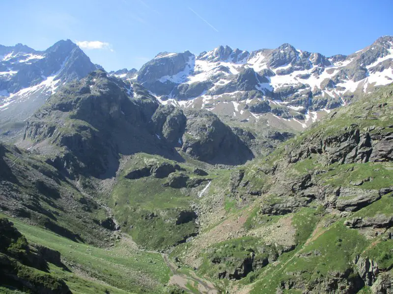 Sur la route, peu avant le refuge du Prat de Caseneuve