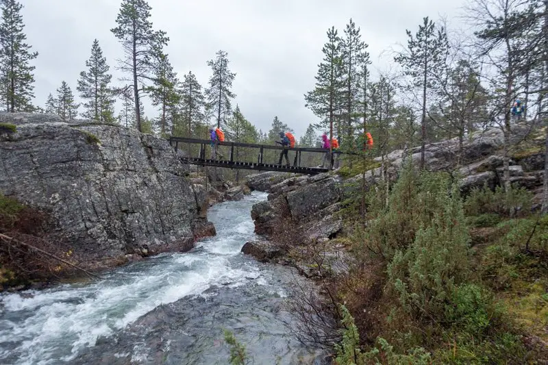 Un autre pont sur une rivière