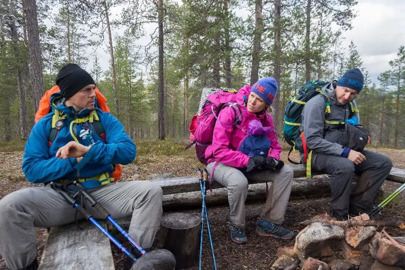 Fred, Laurie et Bab en pause sur un CFS 