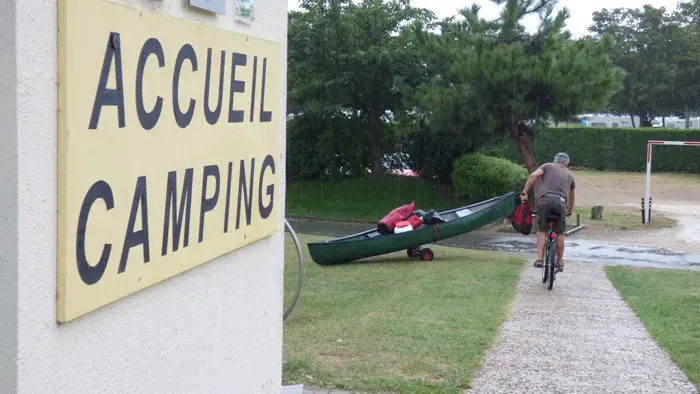 Arrivée épique au camping sous des trombes d’eau !