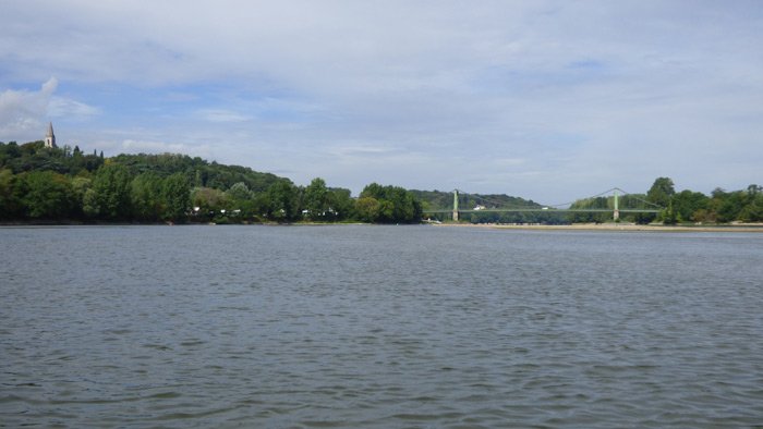 En vue du pont de Gennes