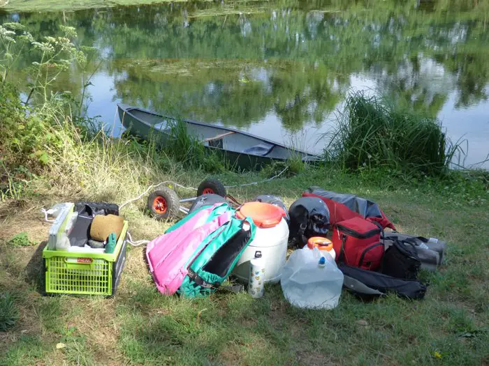 et-oui-tout-va-tenir sur le canoe