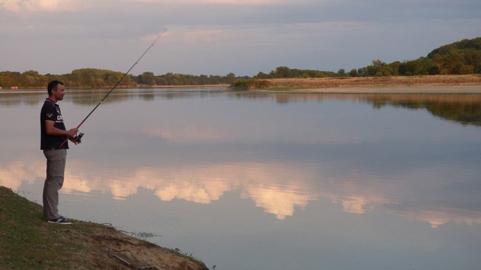 Le calme absolu, à la nuit tombante…