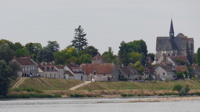 Le joli village de St-Dyé au bord de la Loire