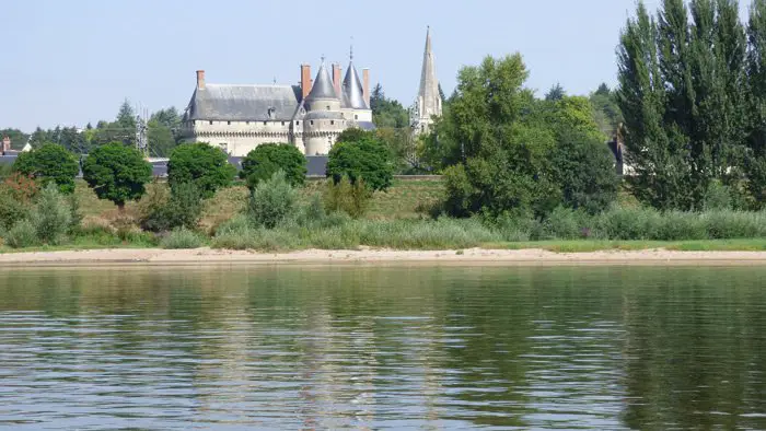 Nous longeons le château de Langeais