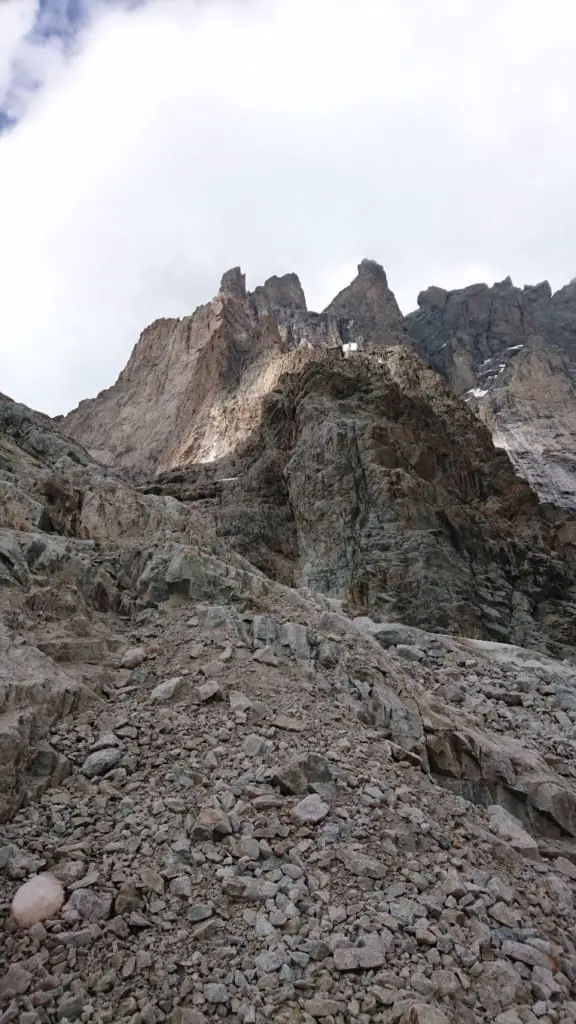 Le refuge perche sur son Promontoire