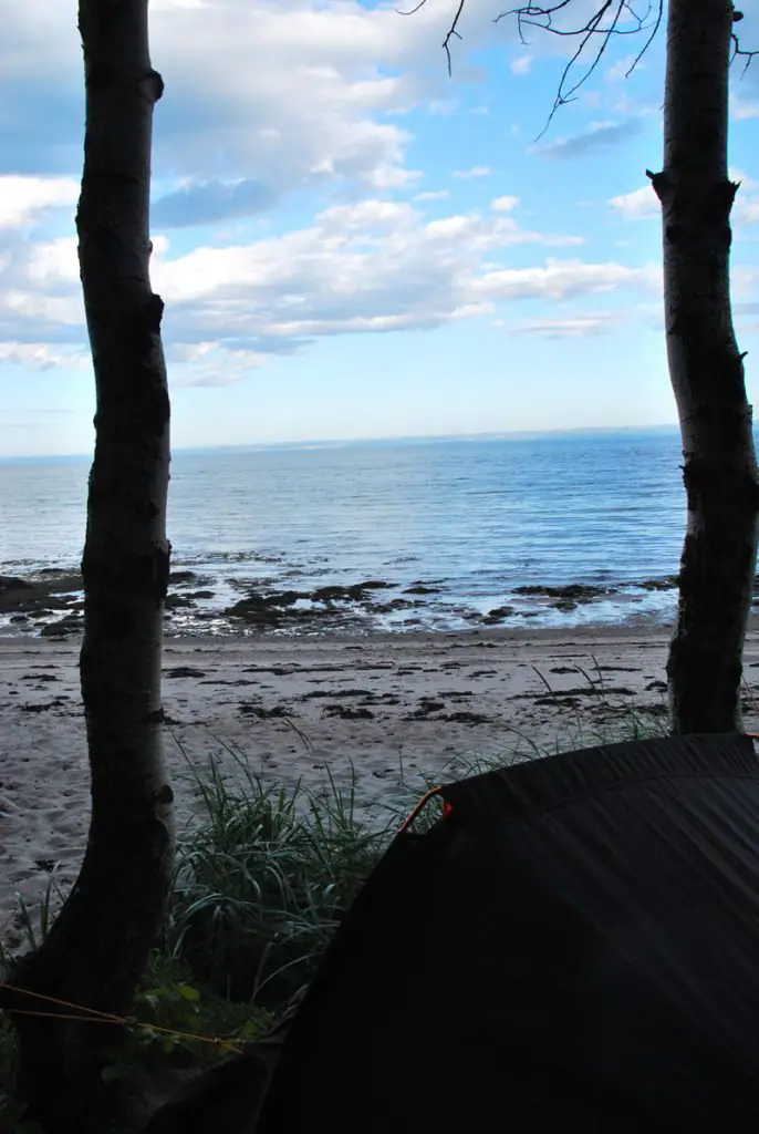 bivouac au bord du fleuve saint laurent au Québec