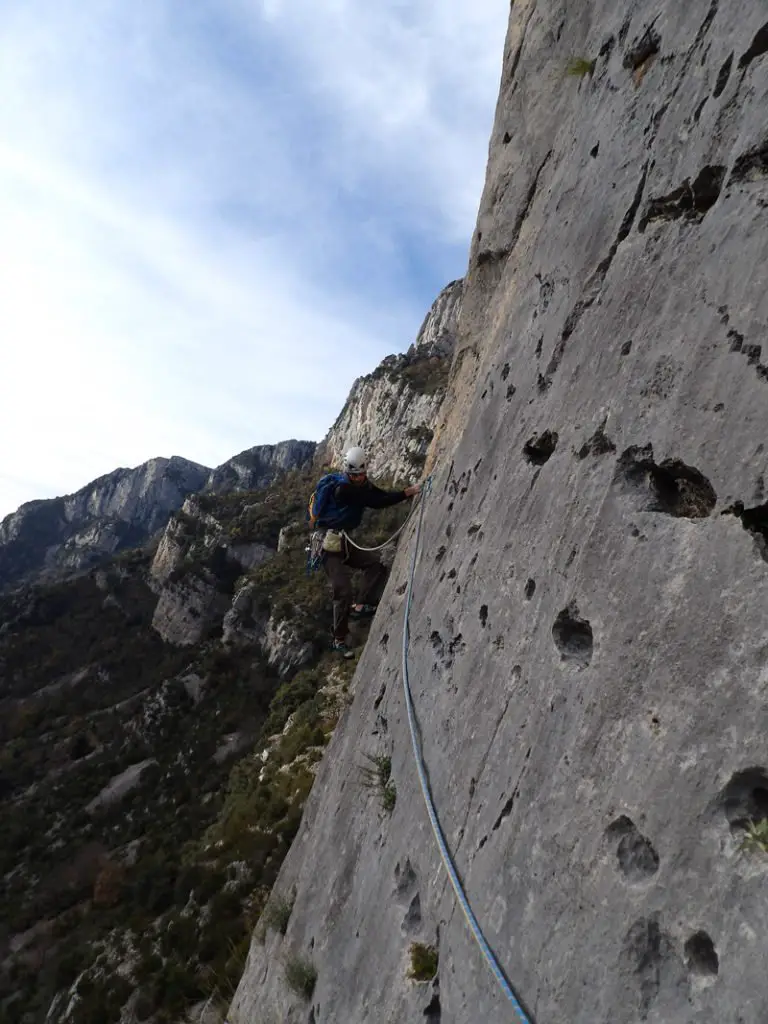 Le premier 6a à trous