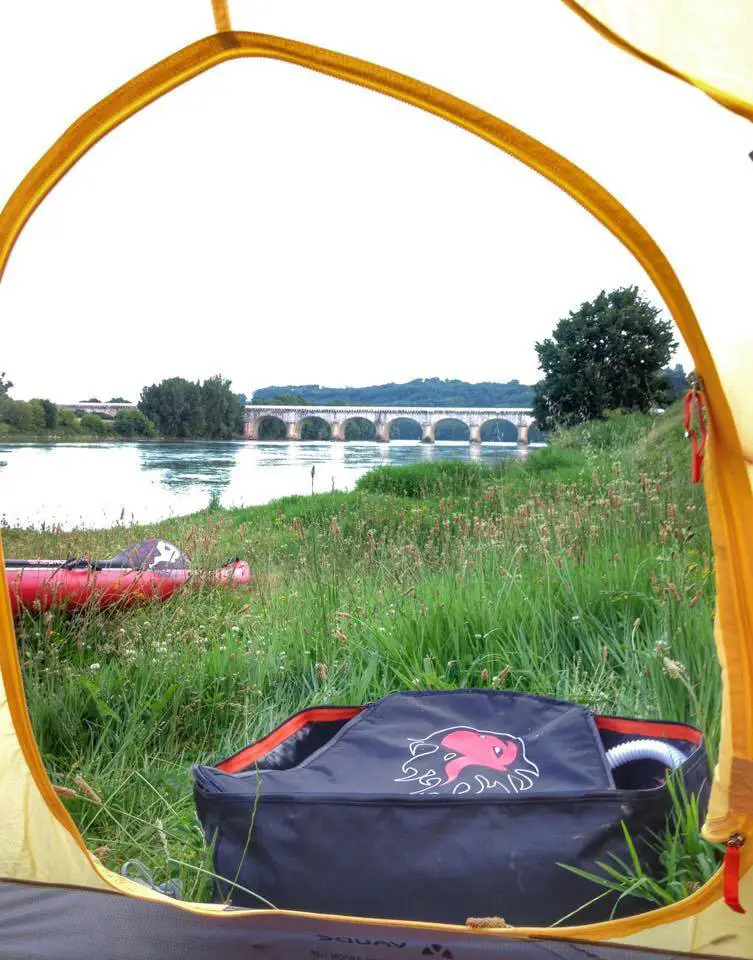 Au petit matin, vu sur le pont canal de Agen