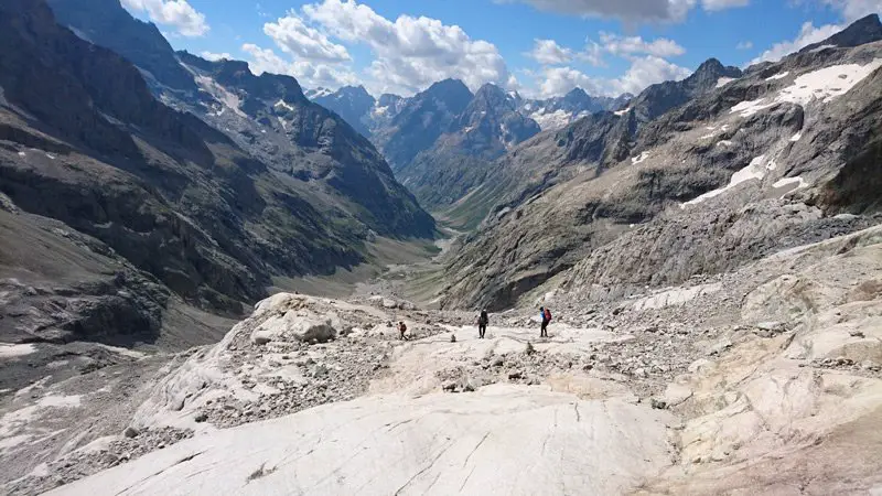 Redescente dans la vallée au petit matin