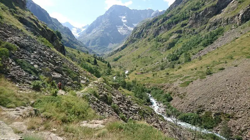 Vue sur le glacier des Fétoules, en montant vers le lac