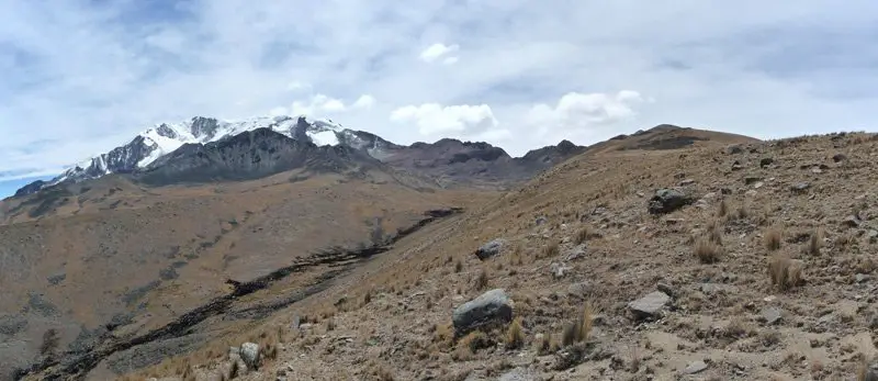 vue sur le massif de l’Ancohuma depuis la crête Chotan Loma