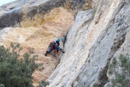 La 1ère longueur escalade au Montrebei