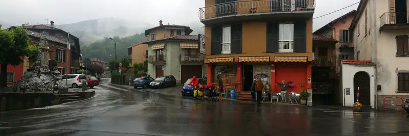 Après une pause petit déjeuner, nous repartons sous la pluie