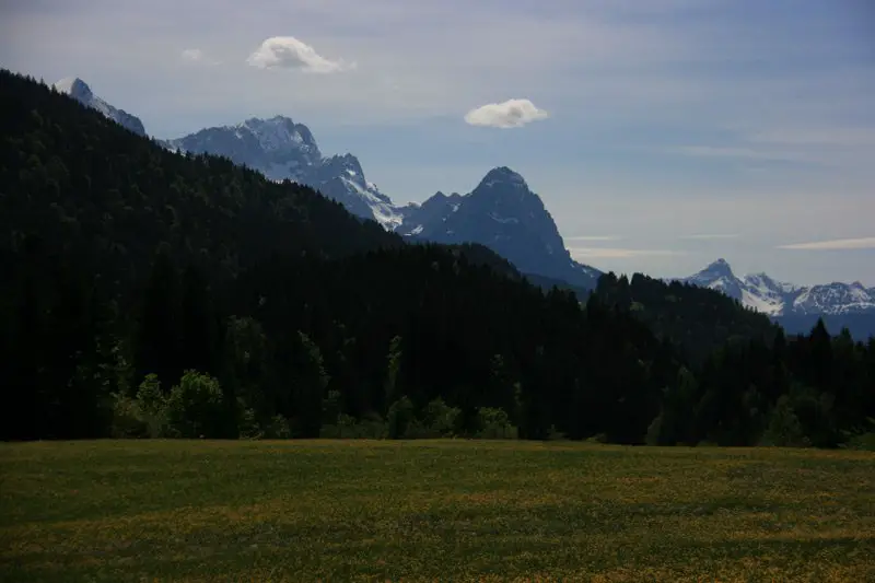 Au loin, la Zugspitze, sommet de l’Allemagne (2ème massif en partant de la gauche)