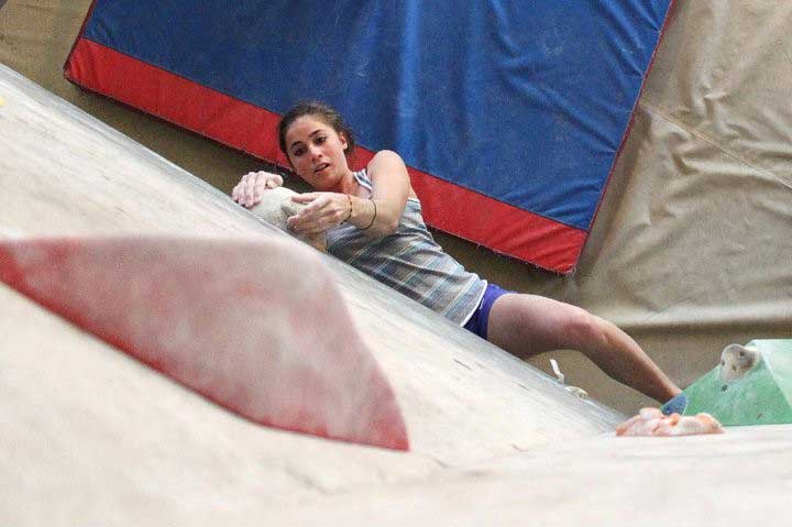 Manon Bérend Ambassadrice Béal au Championnat Régional de bloc – Midi Pyrénées (2011) Manon Bérend Ambassadrice Béal au Championnat Régional de bloc – Midi Pyrénées (2011)