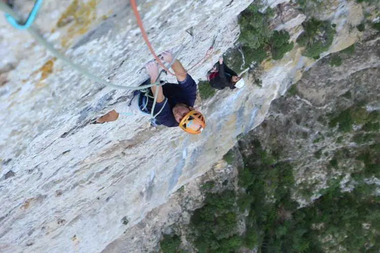 Manon Bérend Ambassadrice Béal dans La dix de der – Saint Guilhem (Matthias Bérend – François Defaye)