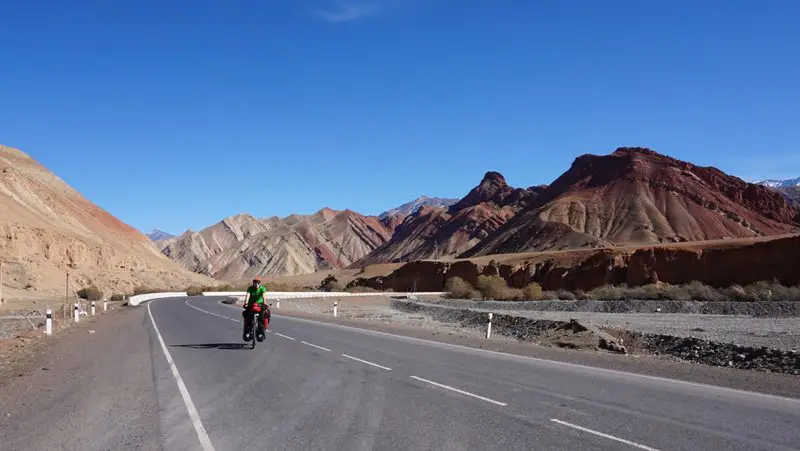 route entre Gulcha et Ak Bosogo au Kirghizistan 