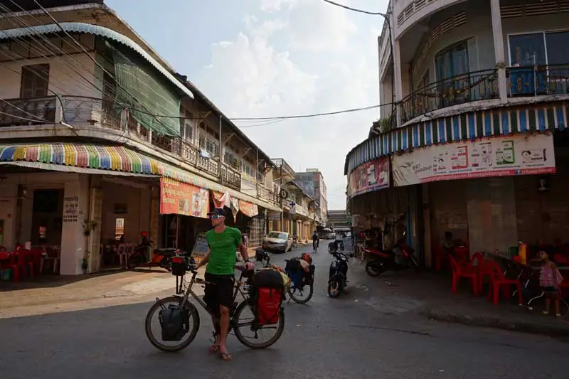 A vélo dans les rues de Battambang au Cambodge