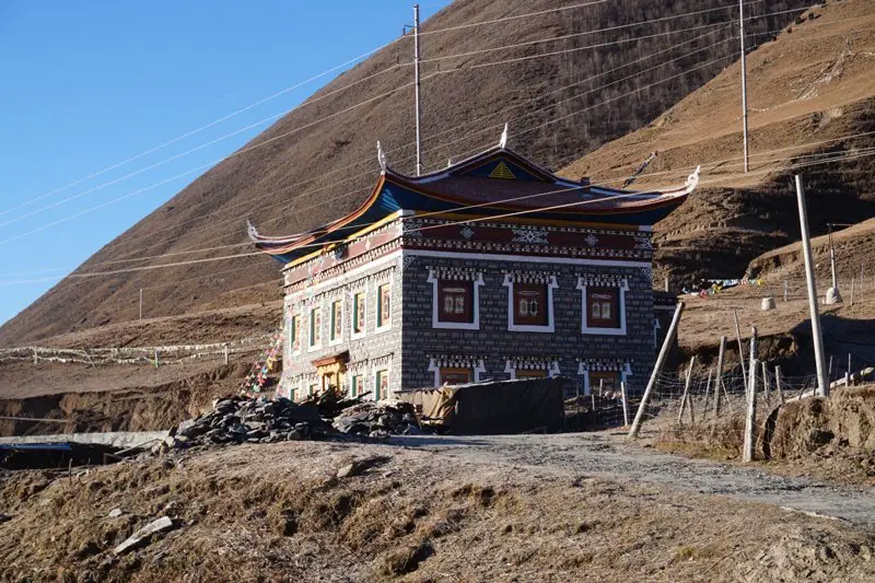 maison traditionnelle tibétaine - G318