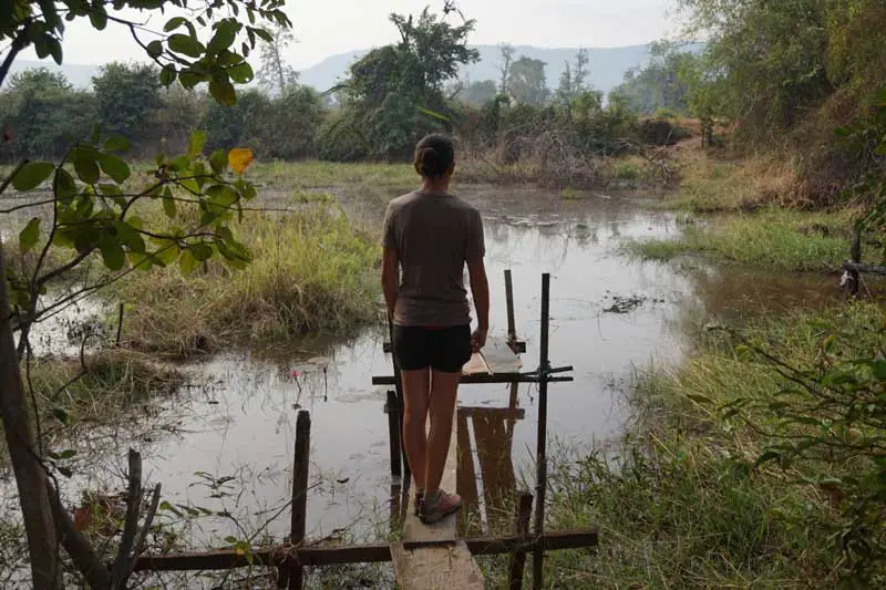 marre où les voisins viennent puiser l'eau en Asie au Cambodge marre où les voisins viennent puiser l'eau en Asie au Cambodge