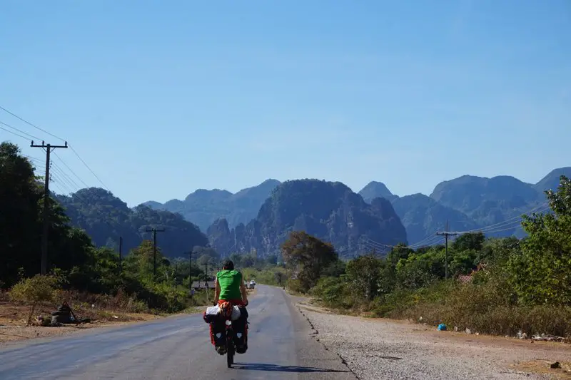 paysage karstique avant Mahaxay au Laos