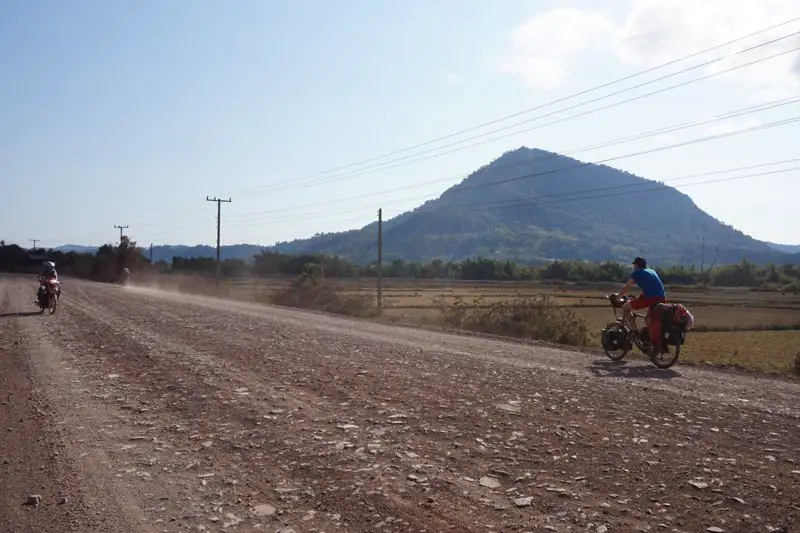 voyage à vélo au Laos sur la piste après Lak Sao