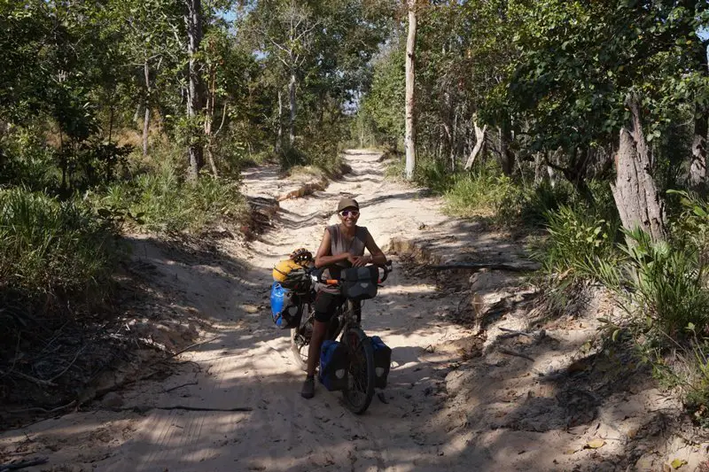 piste sableuse juste après la rivière entre Vilabouly et Toumian au laos piste sableuse juste après la rivière entre Vilabouly et Toumian au laos
