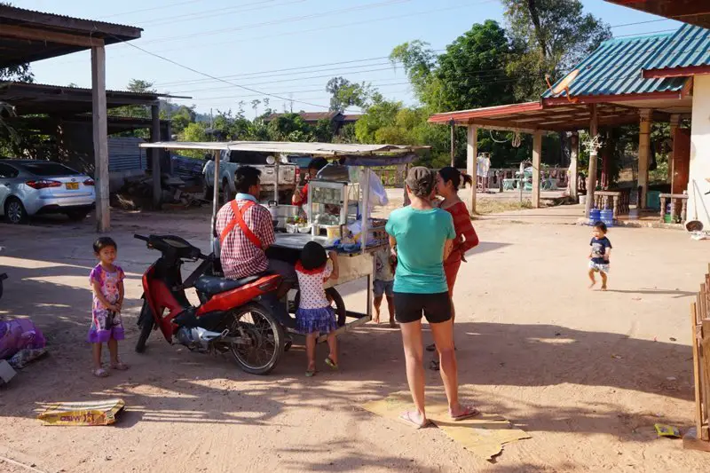 "side-car pancakes" pour une pause bien mérité durant notre voyage à vélo au Laos