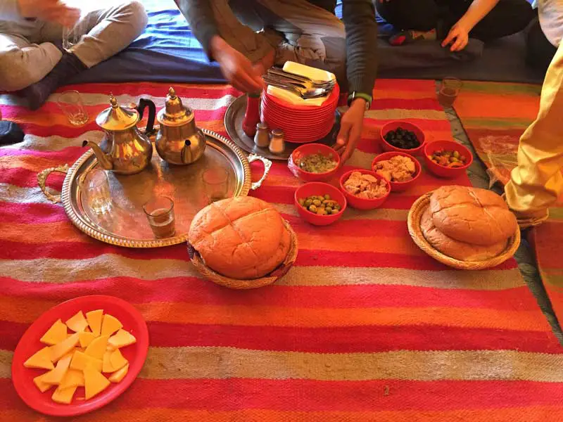notre premier repas du midi entre Essouira et Agadir