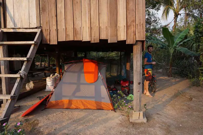 nuit en tente dans un village durant le voyage au cambodge