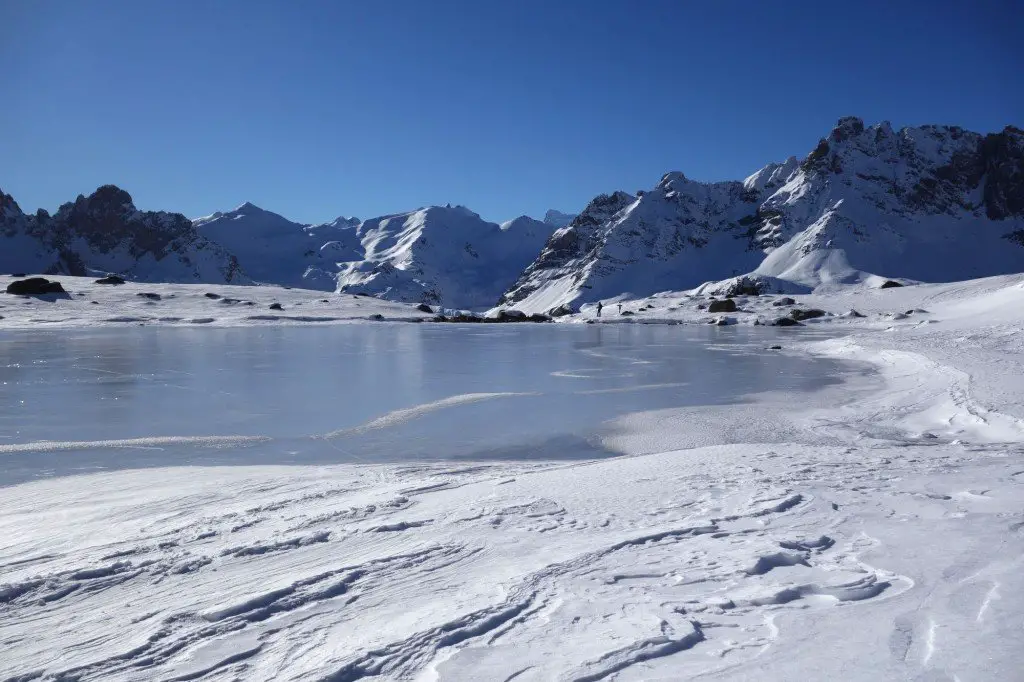 Face au lac Laramon