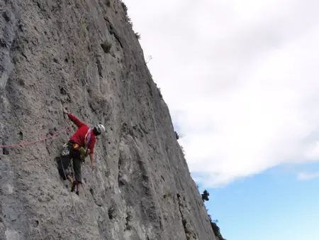 7b+ dans la Walker des garrigues au Pic Saint Loup.